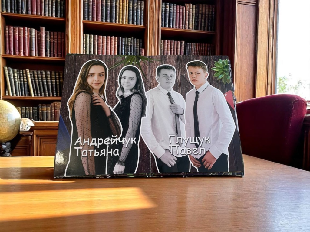 Альбом Школьник для выпускников 9-11 классов.